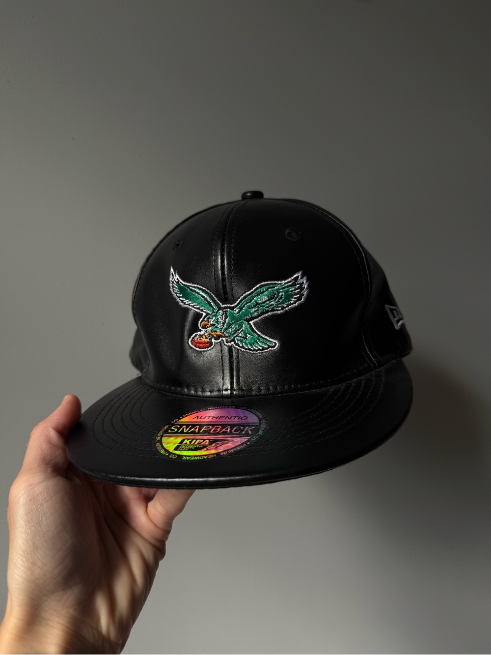 Philadelphia Eagles Birds Throwback Kipa Black Faux Leather Snapback Hat Unisex - Picture 2 of 11